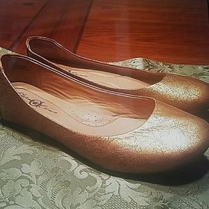 ❌SOLD❌ BORN Crown Gold Crackle Leather Flats
